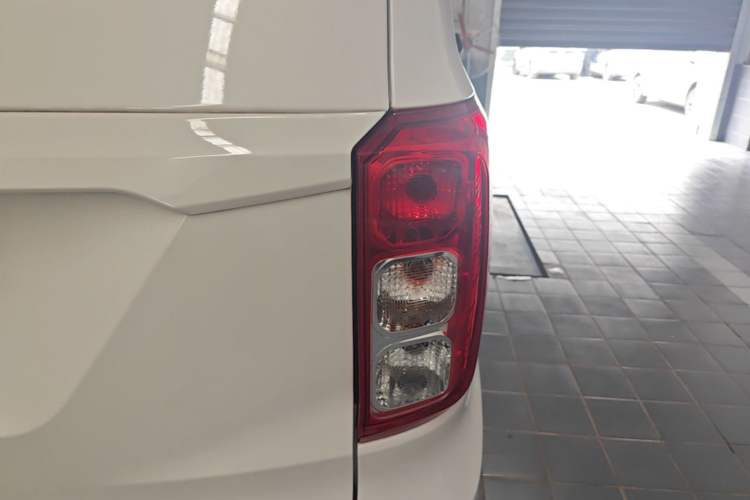 Used Wuling Hongguang 2021 1.5L Revised S Standard Version Hydraulic-Power-Assisted LAR Right Rear Taillight