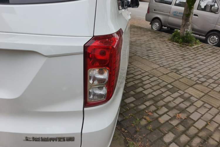 Used Wuling Hongguang 2021 1.5L Revised S Standard Version Hydraulic-Power-Assisted LAR Right Rear Taillight