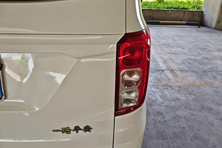 Used Wuling Hongguang 2021 1.5L Revised S Standard Version with Electric Power Steering LAR Right Rear Taillight