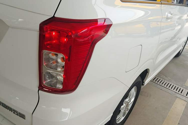Used Wuling Hongguang 2021 1.5L Facelifted S Comfort Version with Electric Power Steering LAR Right Rear Taillight