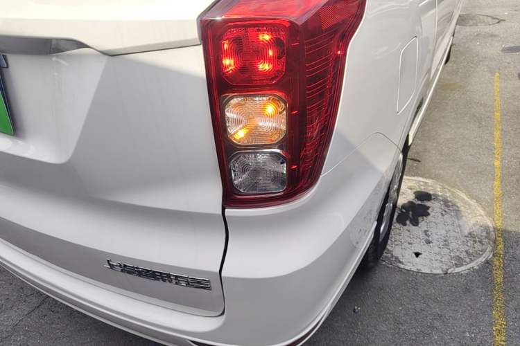 Used Wuling Hongguang 2021 1.5L Revised S Standard Version with Electric Power Steering LAR Right Rear Taillight