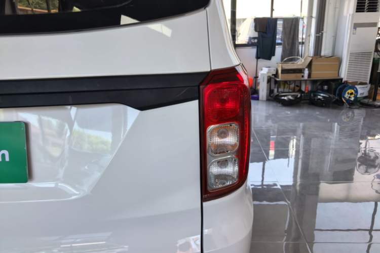 Used Wuling Hongguang 2021 1.5L Revised S Base Version with Electric Power Steering LAR Right Rear Taillight