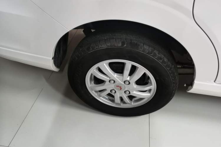 Used Wuling Hongguang 2021 1.5L Revised S Standard Version Hydraulic-Power-Assisted LAR Right Rear Wheel Hub