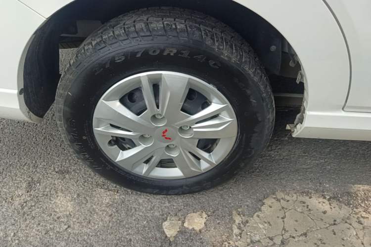 Used Wuling Hongguang 2021 1.5L S Base Version LAR Right Rear Wheel Hub