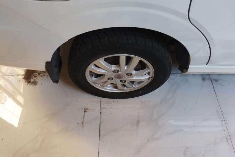 Used Wuling Hongguang 2021 1.5L S Comfort Edition LAR Right Rear Wheel Hub