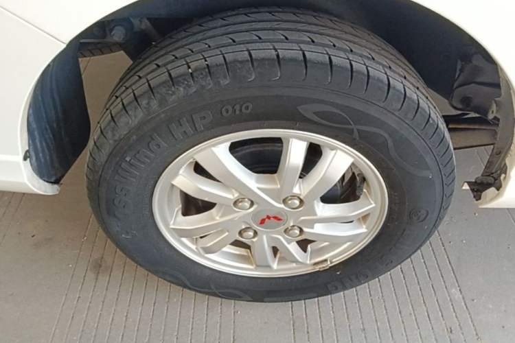 Used Wuling Hongguang 2021 1.5L Revised S Standard Version Hydraulic-Power-Assisted LAR Right Rear Wheel Hub