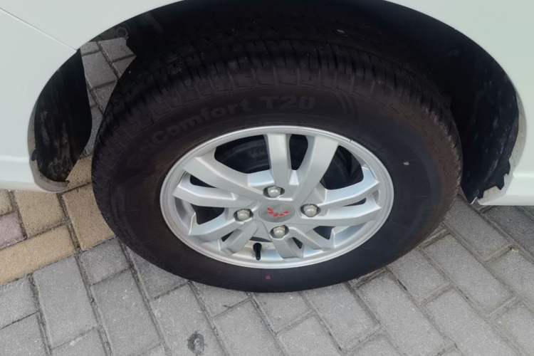 Used Wuling Hongguang 2021 1.5L S Comfort Edition LAR Right Rear Wheel Hub