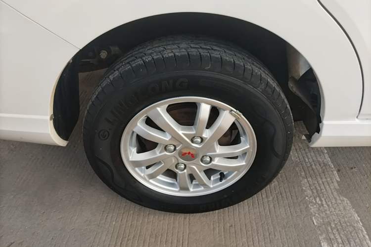 Used Wuling Hongguang 2021 1.5L Revised S Standard Version with Electric Power Steering LAR Right Rear Wheel Hub