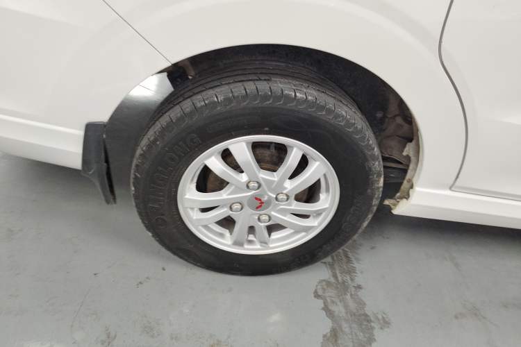 Used Wuling Hongguang 2021 1.5L S Standard Version LAR Right Rear Wheel Hub