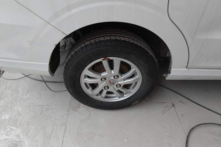 Used Wuling Hongguang 2021 1.5L Revised S Standard Version with Electric Power Steering LAR Right Rear Wheel Hub