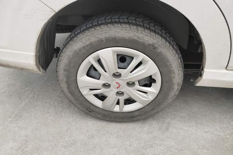 Used Wuling Hongguang 2021 1.5L Revised S Base Version with Electric Power Steering LAR Right Rear Wheel Hub