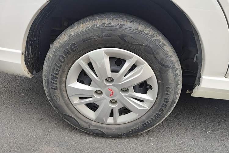 Used Wuling Hongguang 2021 1.5L Revised S Standard Version with Electric Power Steering LAR Right Rear Wheel Hub