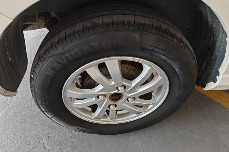 Used Wuling Hongguang 2021 1.5L S Comfort Edition LAR Right Rear Wheel Hub