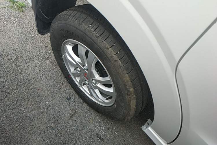 Used Wuling Hongguang 2021 1.5L Revised S Standard Version with Electric Power Steering LAR Right Rear Wheel Hub