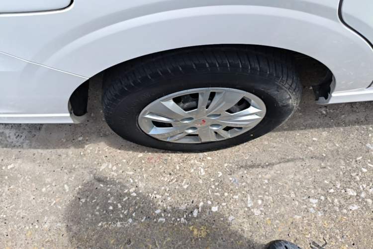 Used Wuling Hongguang 2021 1.5L Revised S Base Version with Electric Power Steering LAR Right Rear Wheel Hub
