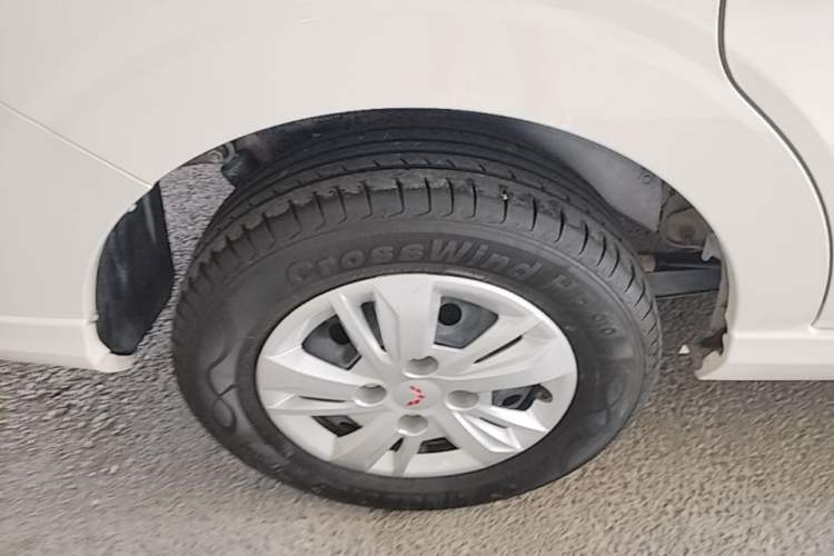 Used Wuling Hongguang 2021 1.5L Revised S Standard Version with Electric Power Steering LAR Right Rear Wheel Hub