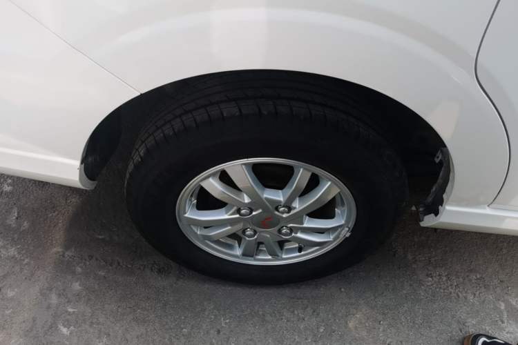 Used Wuling Hongguang 2021 1.5L S Standard Version LAR Right Rear Wheel Hub