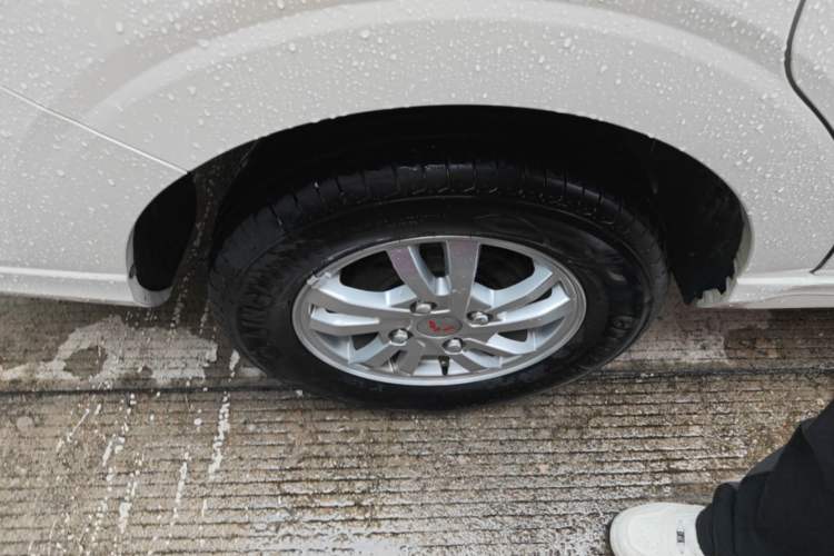 Used Wuling Hongguang 2021 1.5L S Comfort Edition LAR Right Rear Wheel Hub