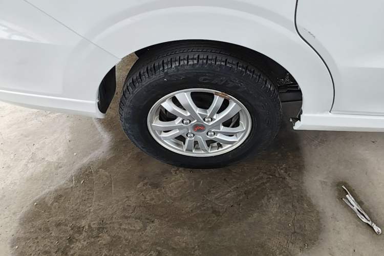 Used Wuling Hongguang 2021 1.5L S Standard Version LAR Right Rear Wheel Hub