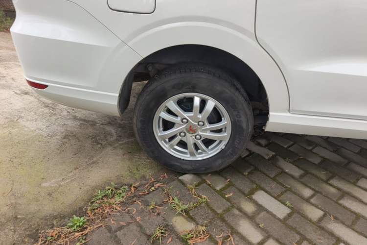 Used Wuling Hongguang 2021 1.5L Revised S Standard Version Hydraulic-Power-Assisted LAR Right Rear Wheel Hub