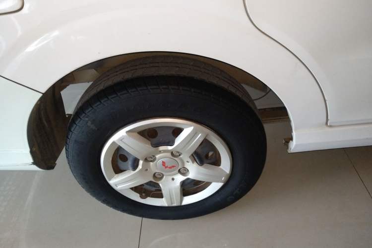 Used Wuling Hongguang 2021 1.5L Revised S Base Version with Electric Power Steering LAR Right Rear Wheel Hub