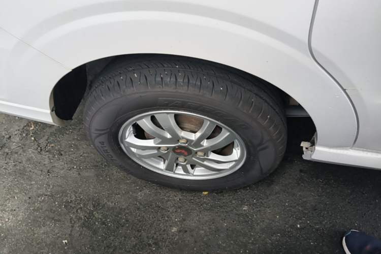 Used Wuling Hongguang 2021 1.5L Revised S Standard Version Hydraulic-Power-Assisted LAR Right Rear Wheel Hub