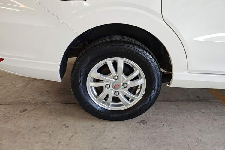 Used Wuling Hongguang 2021 1.5L Revised S Standard Version with Electric Power Steering LAR Right Rear Wheel Hub