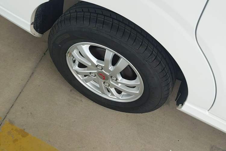Used Wuling Hongguang 2021 1.5L Facelifted S Comfort Version with Electric Power Steering LAR Right Rear Wheel Hub