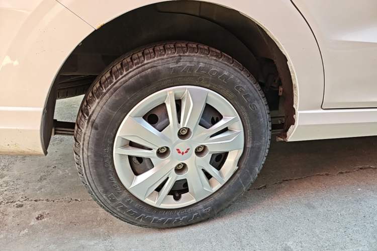 Used Wuling Hongguang 2021 1.5L S Base Version LAR Right Rear Wheel Hub