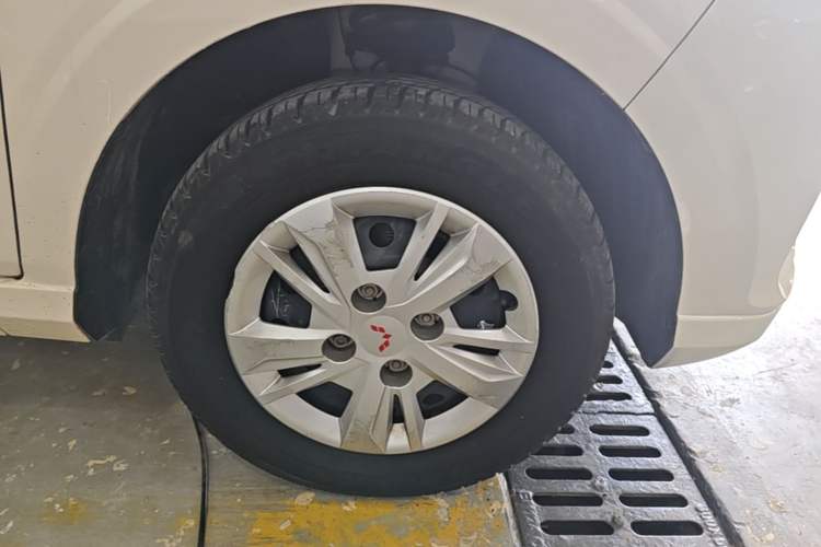 Used Wuling Hongguang 2021 1.5L S Base Version LAR Right Rear Wheel Hub