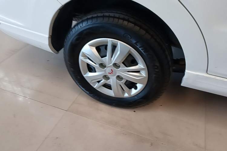 Used Wuling Hongguang 2021 1.5L Revised S Standard Version with Electric Power Steering LAR Right Rear Wheel Hub