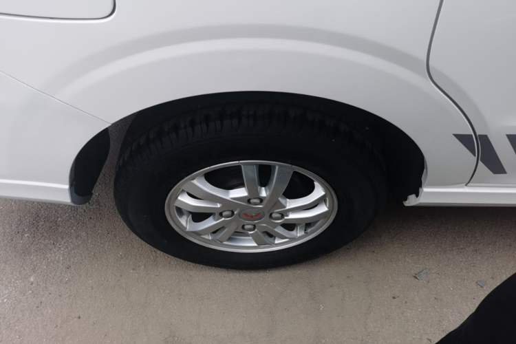 Used Wuling Hongguang 2021 1.5L Facelifted S Comfort Version with Electric Power Steering LAR Right Rear Wheel Hub