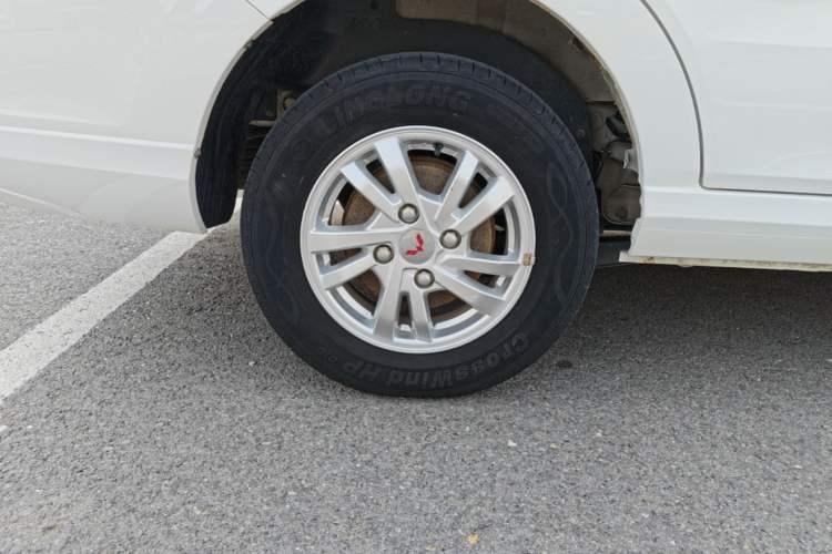 Used Wuling Hongguang 2021 1.5L S Standard Version LAR Right Rear Wheel Hub