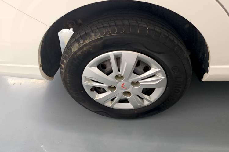 Used Wuling Hongguang 2021 1.5L Facelifted S Comfort Version with Electric Power Steering LAR Right Rear Wheel Hub