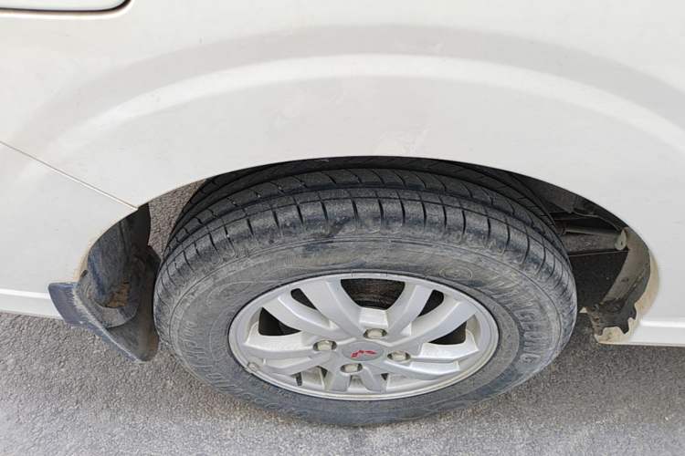 Used Wuling Hongguang 2021 1.5L Revised S Standard Version Hydraulic-Power-Assisted LAR Right Rear Wheel Hub