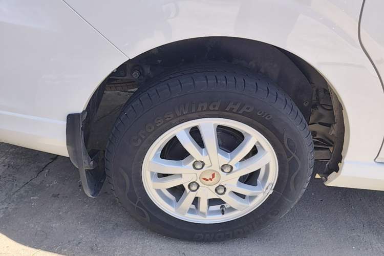 Used Wuling Hongguang 2021 1.5L S Standard Version LAR Right Rear Wheel Hub