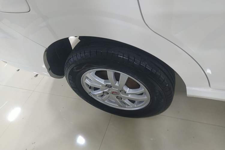Used Wuling Hongguang 2021 1.5L Revised S Standard Version with Electric Power Steering LAR Right Rear Wheel Hub