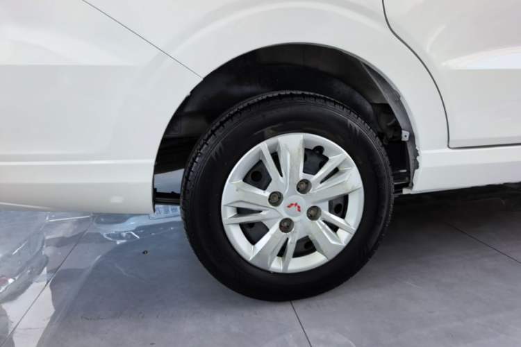 Used Wuling Hongguang 2021 1.5L Revised S Base Version with Electric Power Steering LAR Right Rear Wheel Hub