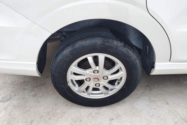 Used Wuling Hongguang 2021 1.5L S Comfort Edition LAR Right Rear Wheel Hub