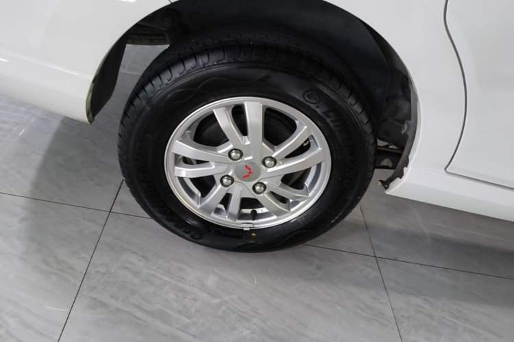 Used Wuling Hongguang 2021 1.5L Revised S Standard Version with Electric Power Steering LAR Right Rear Wheel Hub