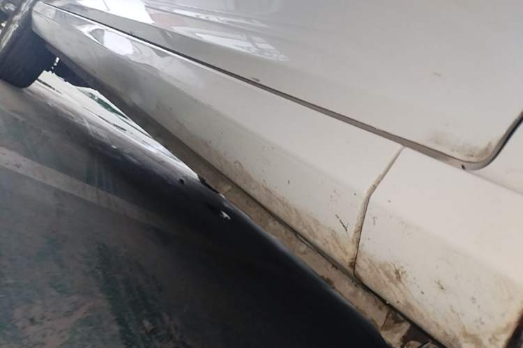 Used Wuling Hongguang 2021 1.5L Revised S Standard Version Hydraulic-Power-Assisted LAR Right Side Sill