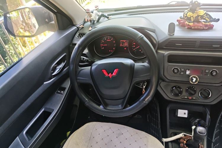Used Wuling Hongguang 2021 1.5L Revised S Base Version Hydraulic Power Steering LAR Steering Wheel