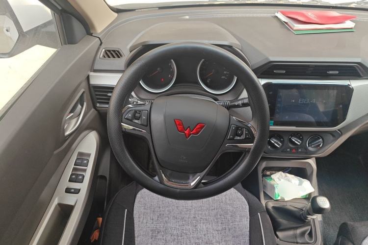 Used Wuling Hongguang 2021 1.5L S Comfort Edition LAR Steering Wheel