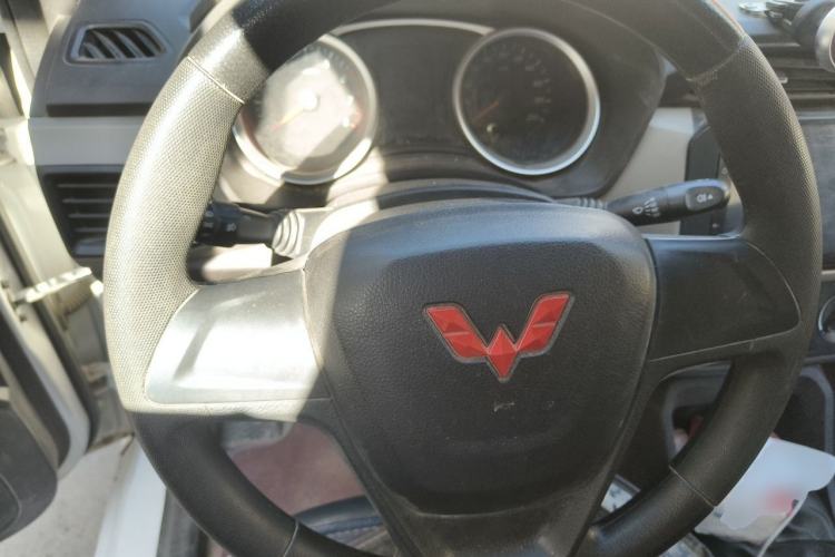 Used Wuling Hongguang 2021 1.5L Revised S Standard Version Hydraulic-Power-Assisted LAR Steering Wheel