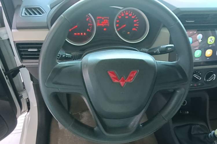 Used Wuling Hongguang 2021 1.5L Revised S Standard Version Hydraulic-Power-Assisted LAR Steering Wheel