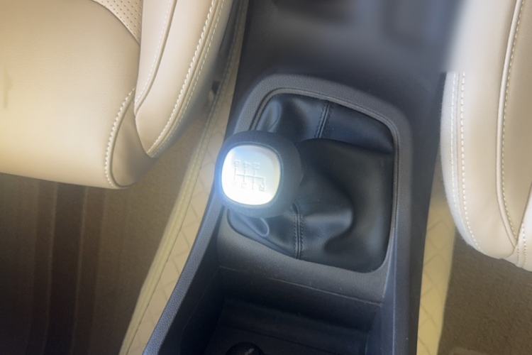 Used Wuling Hongguang 2021 1.5L S Luxury Model Electric Power Steering LAR Steering Wheel