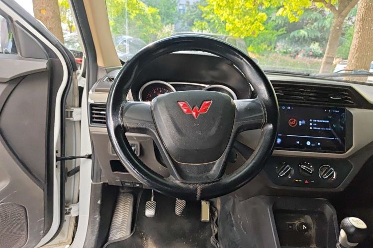 Used Wuling Hongguang 2021 1.5L Revised S Standard Version Hydraulic-Power-Assisted LAR Steering Wheel