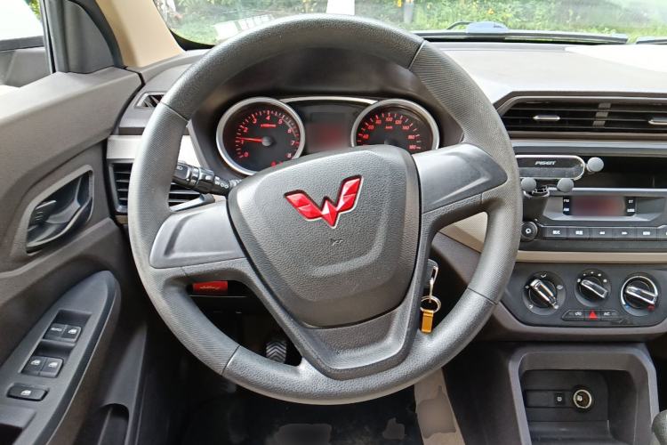 Used Wuling Hongguang 2021 1.5L Revised S Standard Version with Electric Power Steering LAR Steering Wheel