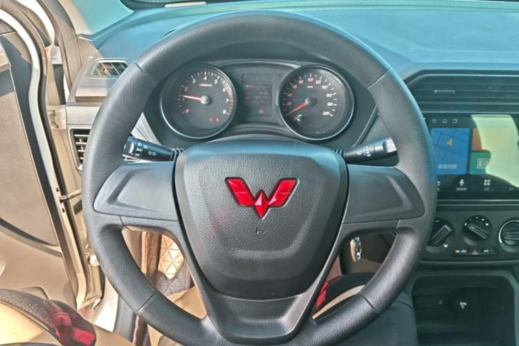 Used Wuling Hongguang 2021 1.5L Revised S Base Version Hydraulic Power Steering LAR Steering Wheel
