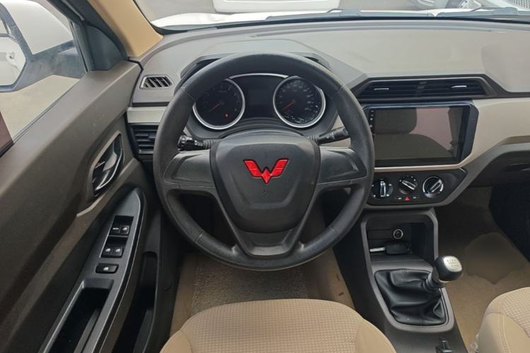 Used Wuling Hongguang 2021 1.5L Revised S Standard Version with Electric Power Steering LAR Steering Wheel